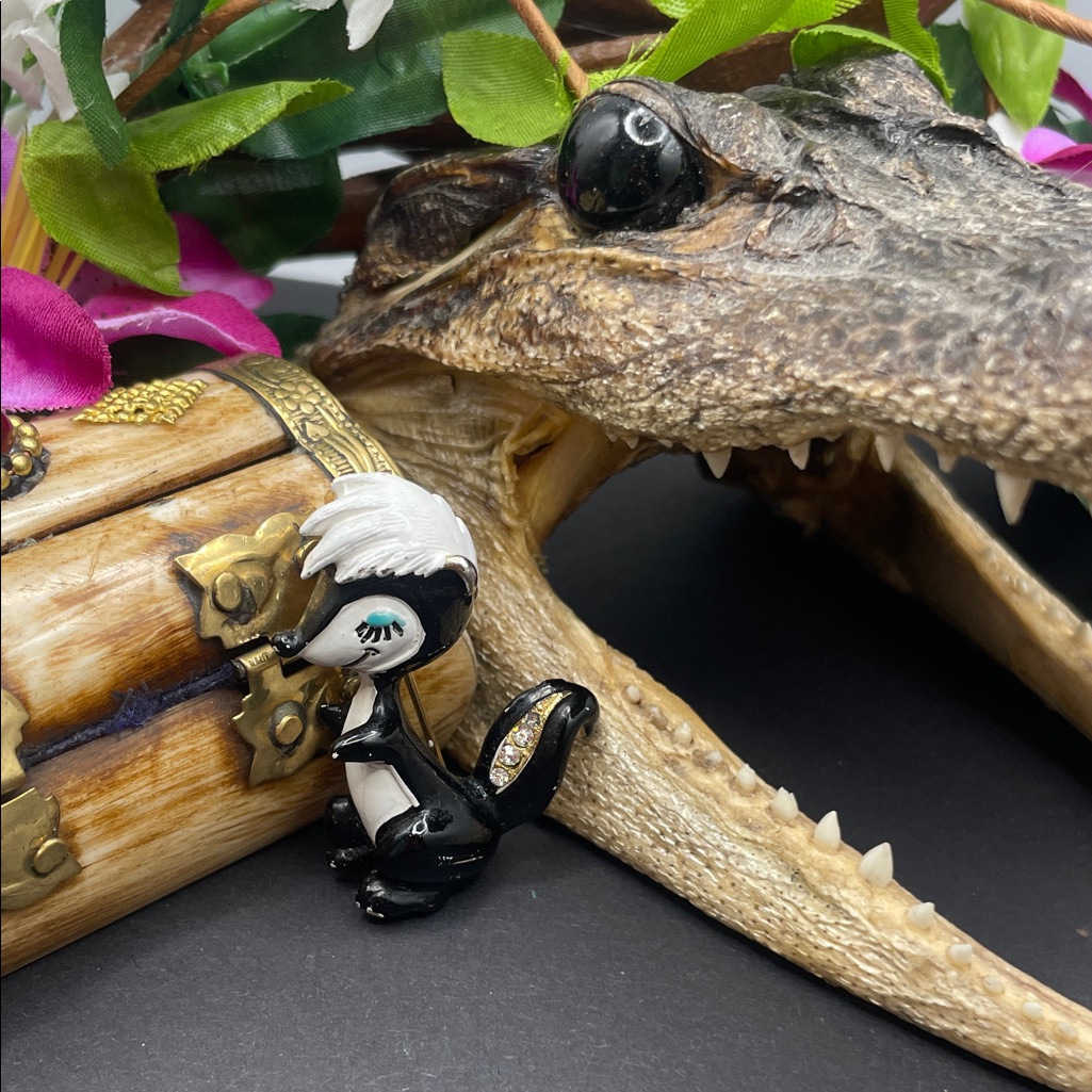 Har Skunk Brooch Vintage